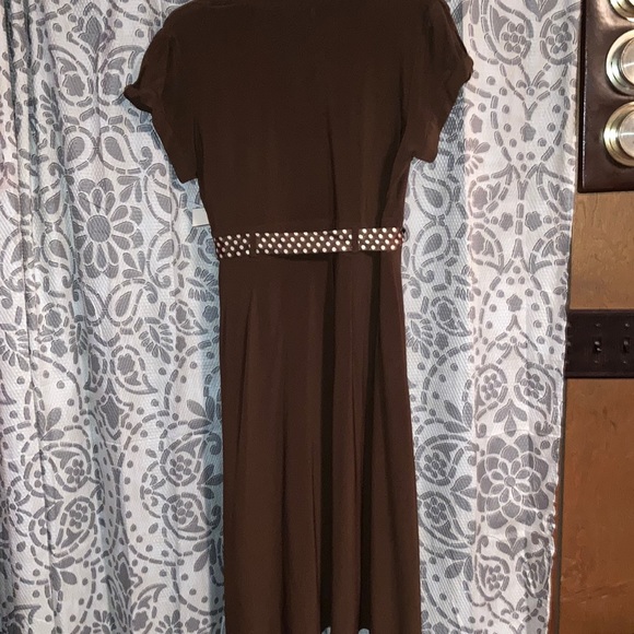 Short sleeved Brown dress with faux satin white polka dot belt. - Picture 6 of 7